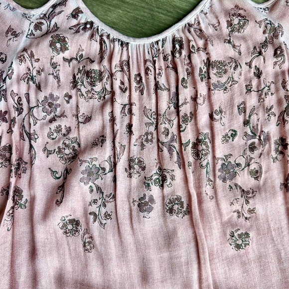Gimmicks by BKE Bohemian floral Print Cold Shoulder Blush Pink Top – Size S - Picture 5 of 13